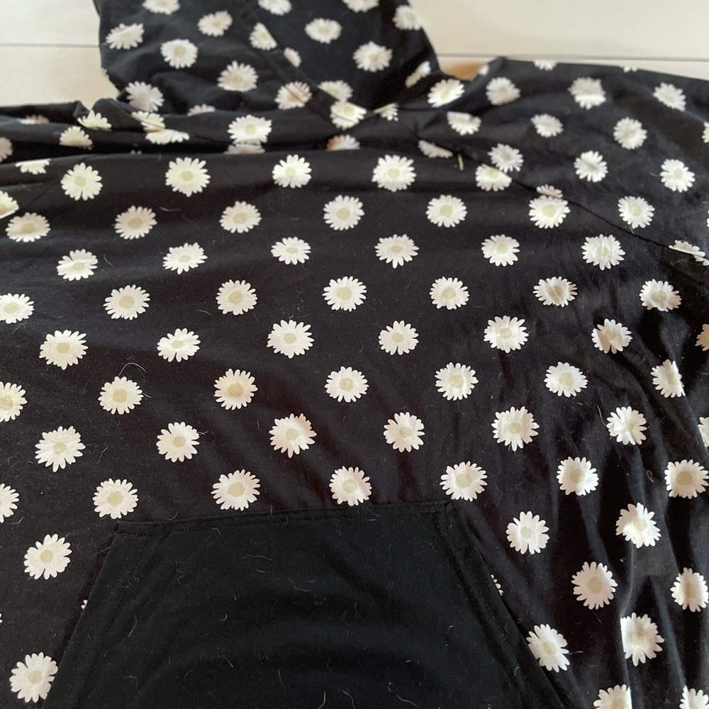 Amber hoodie with daisies